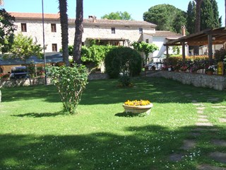 Rustico in Vendita a Passignano sul Trasimeno, 1'950'000€, 2500 m²