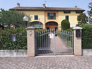 Rustico in Vendita a Castelnovo di Sotto, 325'000€, 400 m²