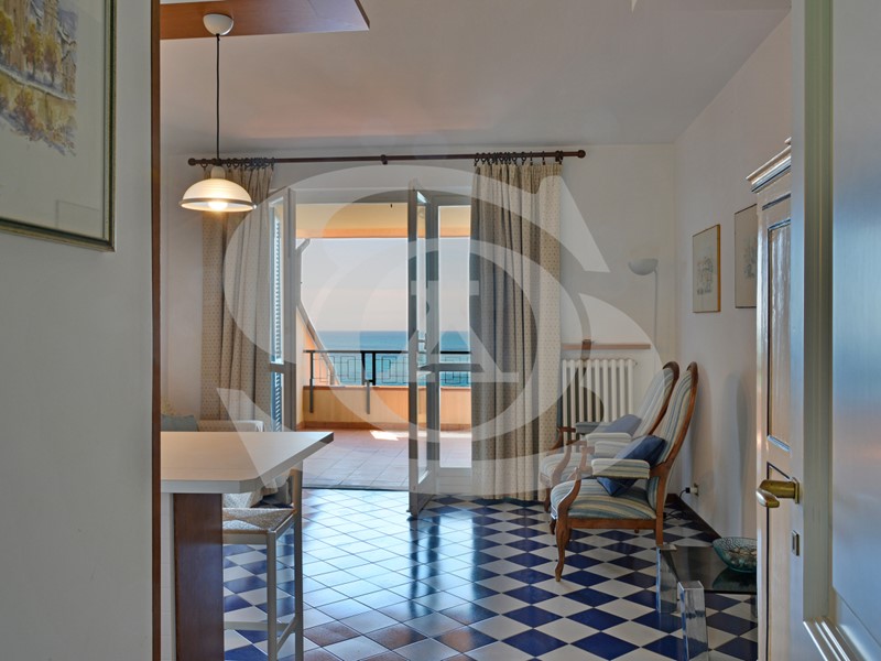 Trilocale in Affitto a Ospedaletti, 900€, 68 m², arredato