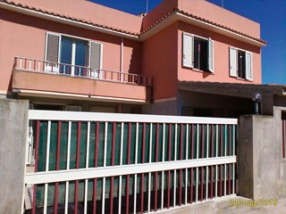 Casa Indipendente in Vendita a Pachino, zona GRANELLI, 160'000€, 110 mq CASA + TERRENO+19 ALBERI DI OLIVO, arredato