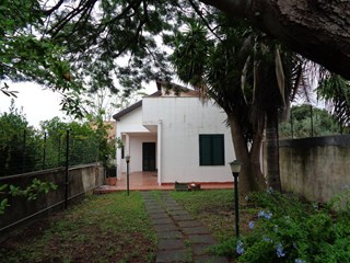 Villa in Vendita a San Giovanni la Punta, 250'000€, 100 m²