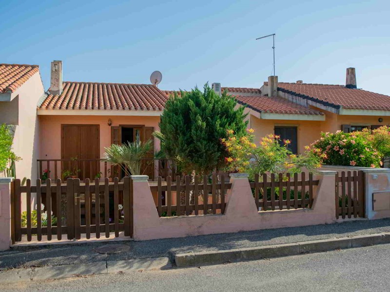 Villetta a schiera in Vendita a Cabras, zona Villaggio al mare Funtana Meiga , 380'000€, 200 m², arredato