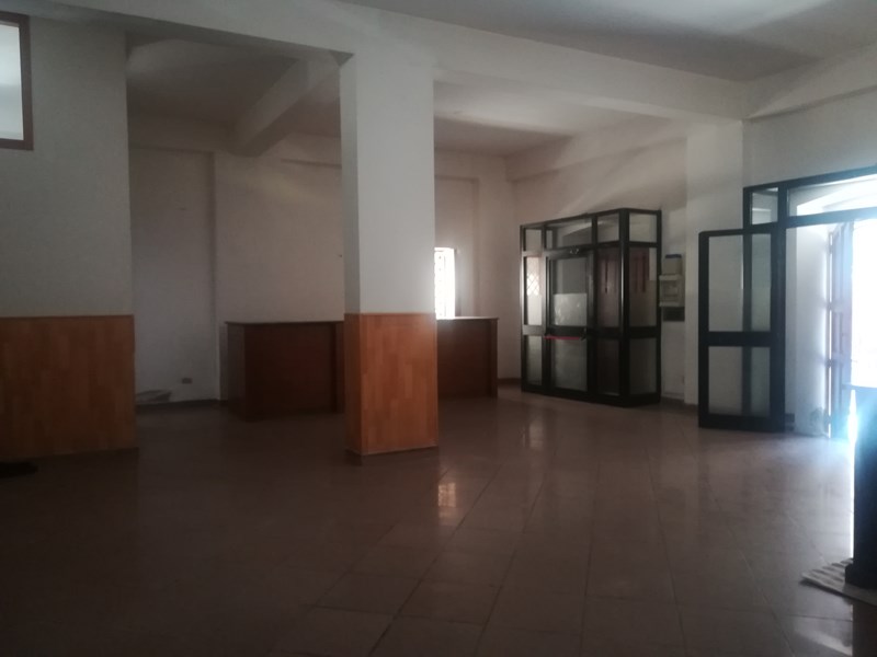 Immobile commerciale in Vendita a Gioia Tauro, zona Centro storico , 75'000€, 112 m²