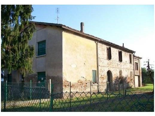 Casa Indipendente in Vendita a Suzzara, 130'000€, 400 m², arredato