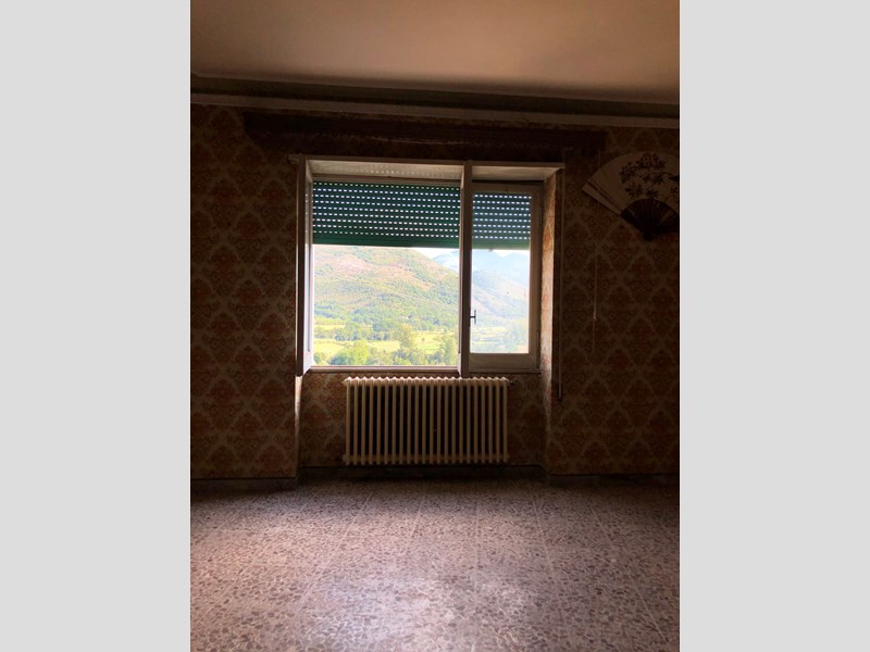 Casa Indipendente in Vendita a Pontecorvo, zona Sant'Oliva, 65'000€, arredato, con Box