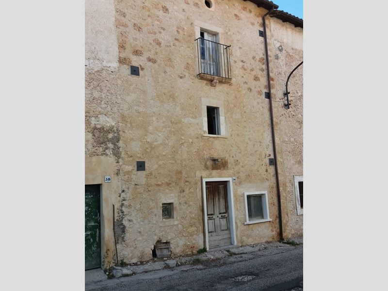 Casa Indipendente in Vendita a Santo Stefano di Sessanio, 75'000&euro;, 100 m²