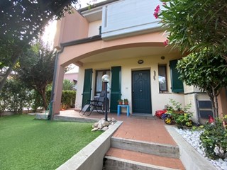 Villetta a schiera in Vendita a Pesaro, zona Villa Betti , 209'000&euro;, 100 m², con Box