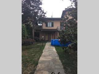 Villetta a schiera in Affitto a Villafranca d'Asti, 650€, 270 m²