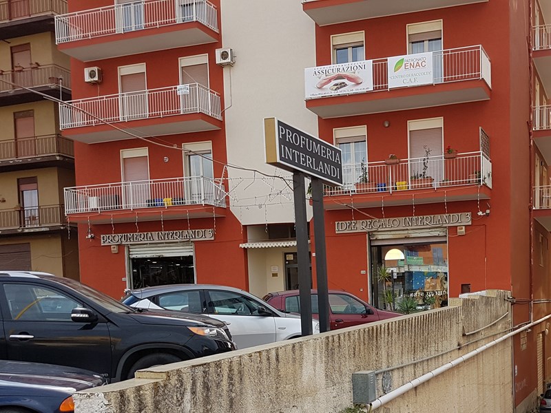 Negozio in Vendita a Agrigento, zona Viale Leonardo Sciascia 240, 750'000€, 1200 m²