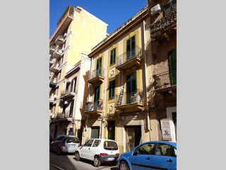 Attico in Affitto a Palermo, zona Attico in affitto in Monte di Pietà-Seralcadi, 450€, 61 m², arredato