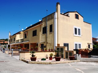 Villetta a schiera in Vendita a Salerno, zona Casal velino marina Salerno , 185'000&euro;, 130 m², arredato