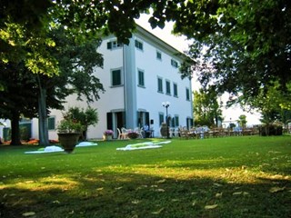 Villa in Vendita a Quarrata, zona Quarrata, 2'800'000&euro;, 1800 m²