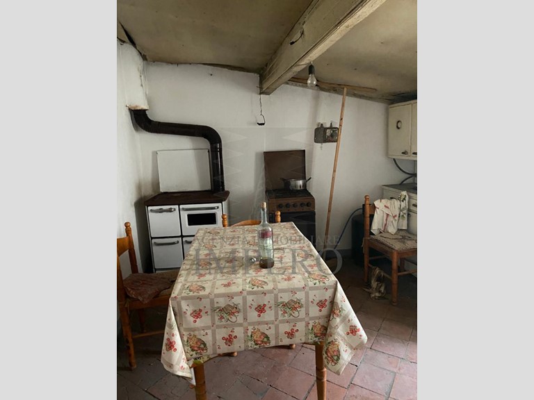 Appartamento in Vendita a Perinaldo, 30'000€, 80 m²