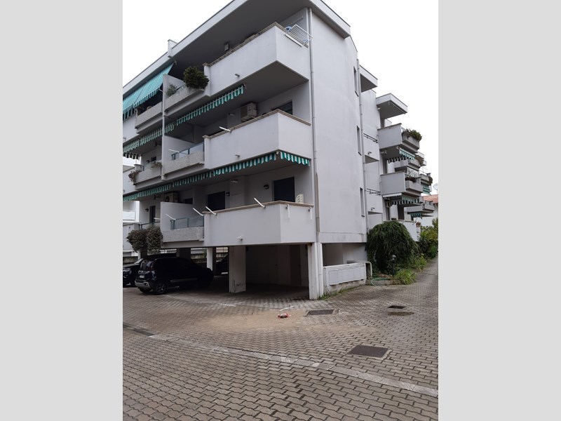 Trilocale in Vendita a Alba Adriatica, zona Villa Fiore, 130'000€, 70 m², arredato