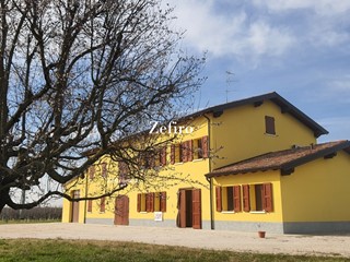 Villa in Vendita a Rolo, 248'000€, 320 m²