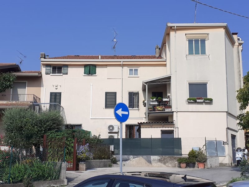 Quadrilocale in Vendita a Desenzano del Garda, zona Montonale Basso, 155'000€, 125 m²