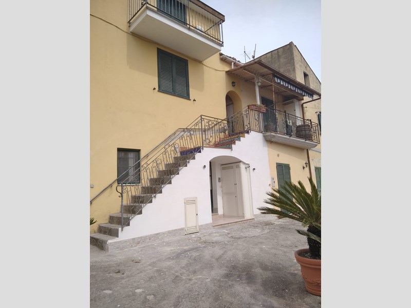 Trilocale in Vendita a Cava de' Tirreni, zona Frazione S.Anna, 80'000€, 85 m², arredato