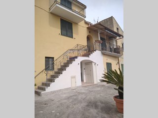 Trilocale in Vendita a Cava de' Tirreni, zona Frazione S.Anna, 80'000€, 85 m², arredato