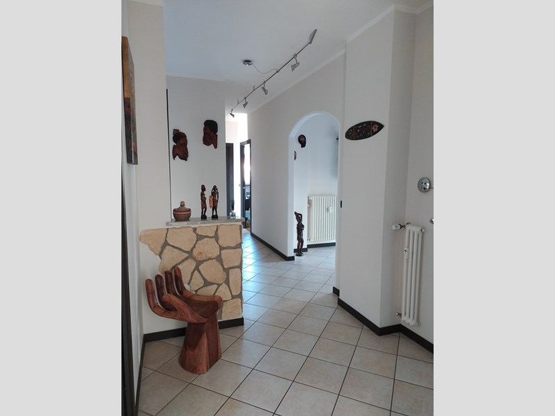 Appartamento in Vendita a Biella, zona Pavignano, 90'000€, 105 m²