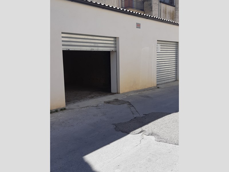 Magazzino in Vendita a Aragona, zona centrale, 35'000€, 34 m², con Box