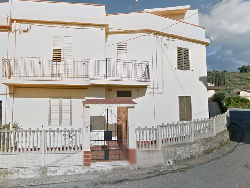 Appartamento in Vendita a Reggio Calabria, zona Pietrastorta, 90'000€, 90 m², arredato