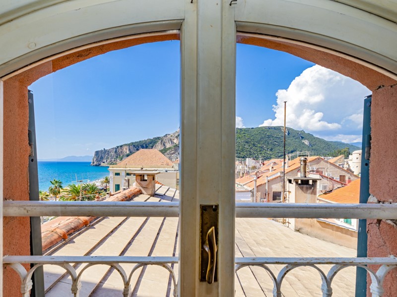 Bilocale in Affitto a Finale Ligure, 1'500€, 50 m², arredato