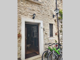 Casa Indipendente in Vendita a Ovindoli, zona Santa Iona, 49'000€, 40 m², arredato