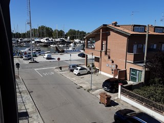 Trilocale in Vendita a Comacchio, zona Porto Garibaldi, 138'000€, 85 m², con Box