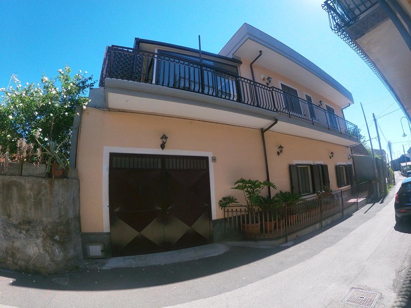 Casa Indipendente in Vendita a Acireale, zona POZZILLO SUPERIORE , 160'000€, 187 m²