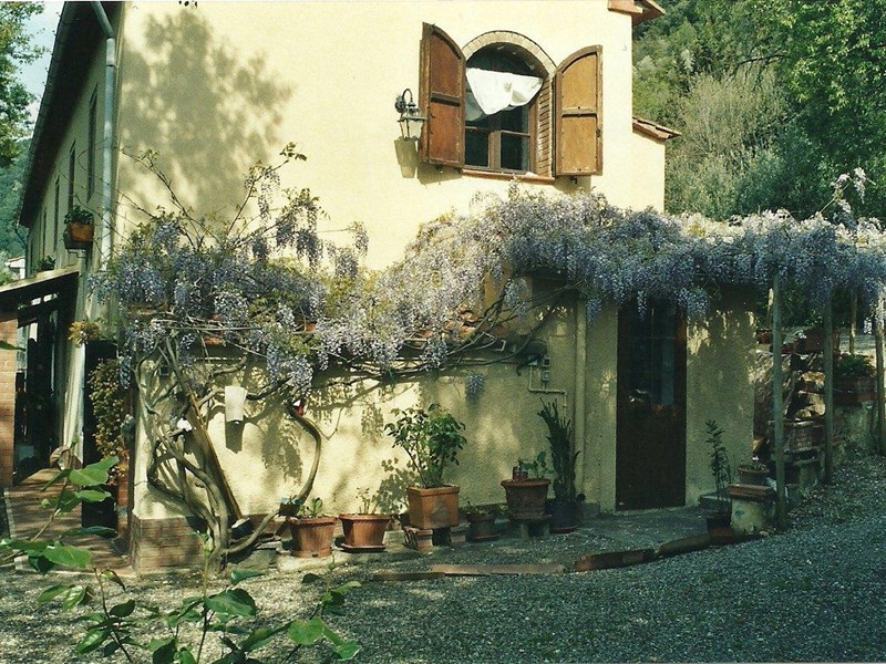 Casale in Vendita a Riparbella, zona La melatina, 250'000€, 200 m²