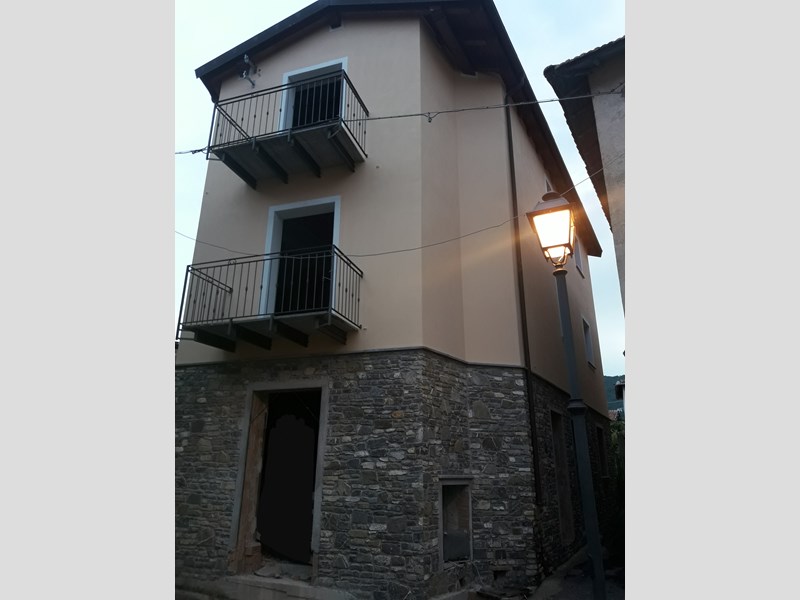 Trilocale in Vendita a Stellanello, zona Armati, 55'000€, 70 m²