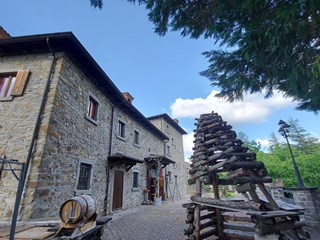 Rustico in Vendita a Montefiorino, zona Gusciola, 490'000€, 400 m², arredato