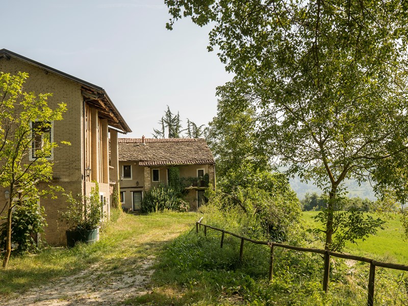 Casale in Vendita a Murazzano, 598'000€, 780 m², arredato