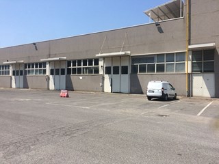 Capannone in Affitto a Fiumicino, zona PARCO LEONARDO