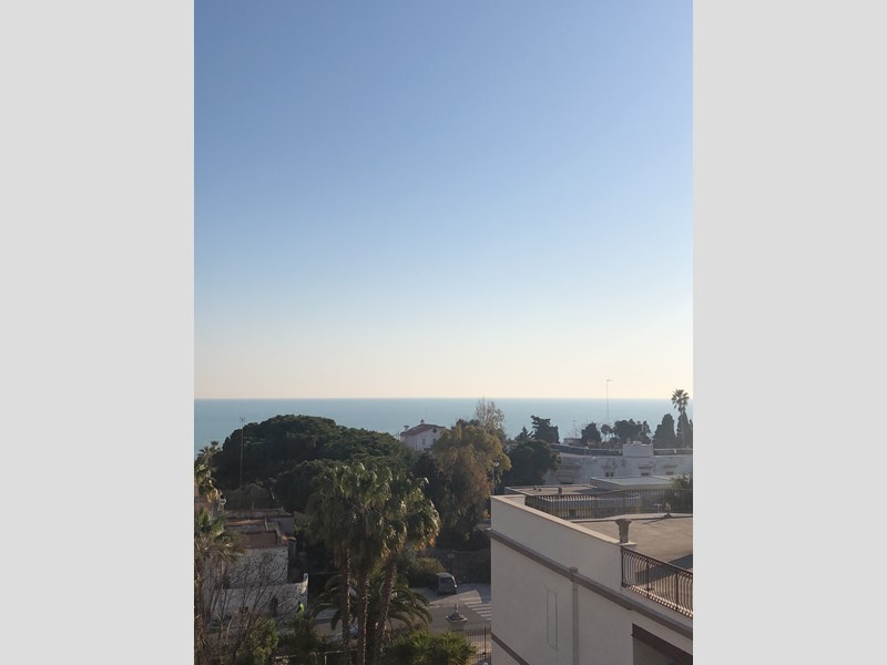 Appartamento in Vendita a Trani, zona Centro, 380'000&euro;, 160 m², arredato, con Box