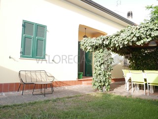 Casa Indipendente in Vendita a Carrara, zona Fossone, 330'000€, 110 m²