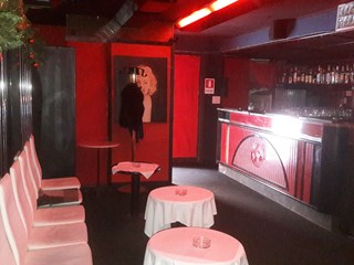 Attività commerciale in Affitto a Cagliari, zona Genneruxi, 1'500€, 220 m²