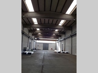 Capannone in Affitto a Roma, zona pomezia, 3000 m²