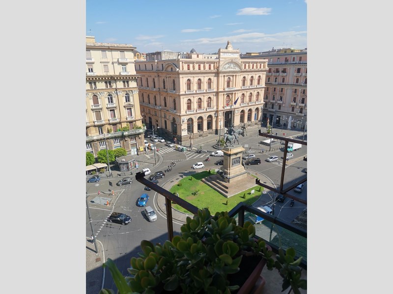Ufficio in Affitto a Napoli, zona piazza G. Bovio, 650€, 30 m², arredato