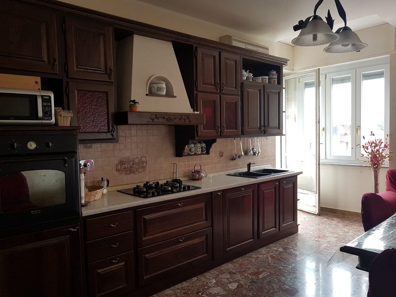 Trilocale in Vendita a Collegno, zona Regina Margherita, 170'000€, 93 m², arredato