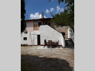 Rustico in Vendita a Serra de' Conti, zona campagna, paese, 180'000€, 1600 m², arredato