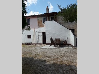 Rustico in Vendita a Serra de' Conti, zona Serra de'Conti, 150'000€, 200 casa 1400 di terreno, arredato