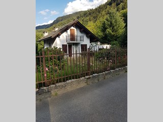 Villa in Vendita a Villa di Chiavenna, zona CANETE, 265'000€, 170 m², con Box