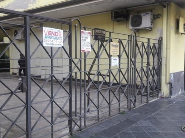 Bilocale in Vendita a Santa Maria Capua Vetere, zona MERCATO SETTIMANALE, 74'000€, 60 m², con Box