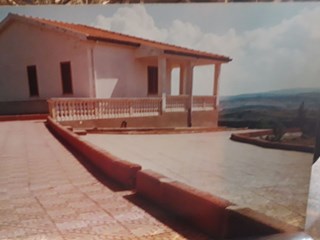 Villa in Vendita a Uri, zona Via Nicolò Copernico s.n., 110'000€, 75 m², arredato, con Box