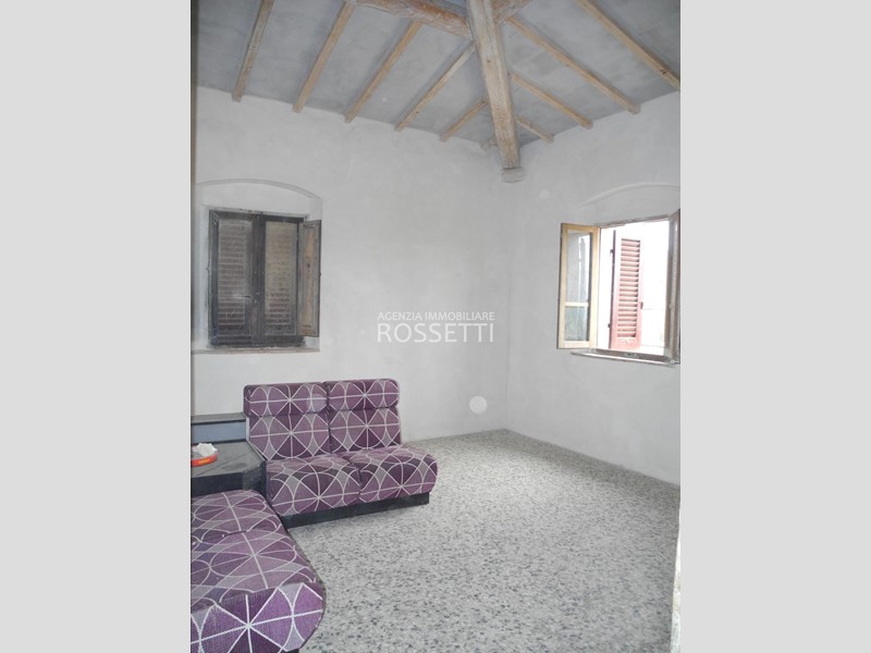 Casale in Vendita a Cerreto Guidi, 165'000€, 200 m²