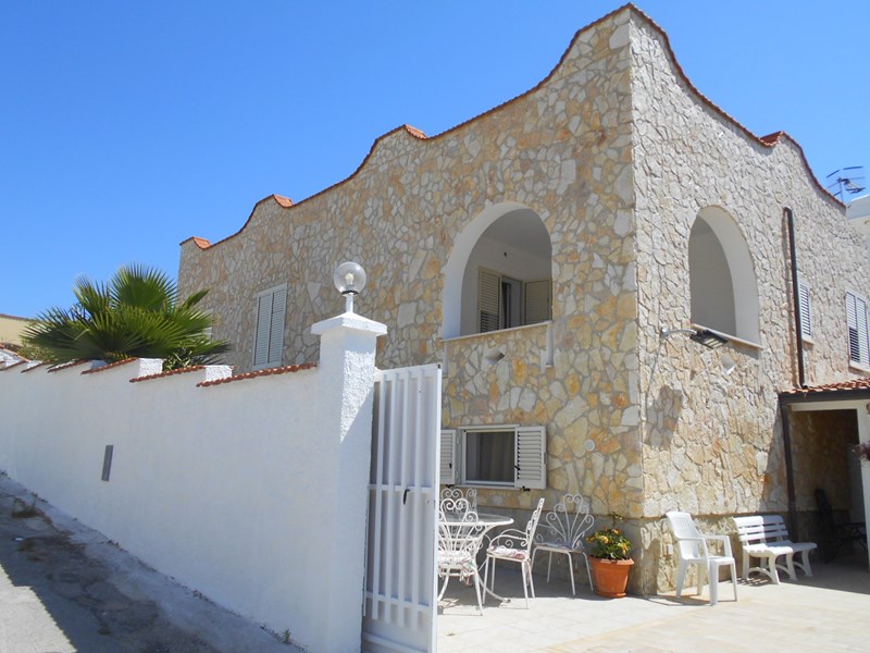 Casa Indipendente in Vendita a Castelvetrano, zona Mille luci, 240'000&euro;, 450 m²