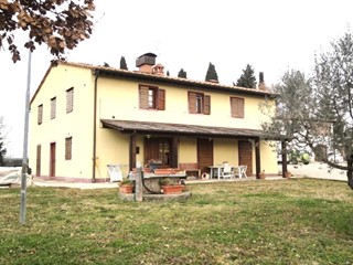 Casale in Vendita a Certaldo, 620'000€, 320 m², con Box