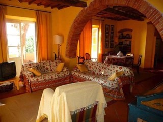 Casa Semi Indipendente in Vendita a Carrara, zona Nazzano, 490'000€, 200 m², arredato