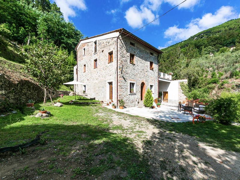 Casa di corte in Vendita a Buti, 515'000€, 300 m², arredato
